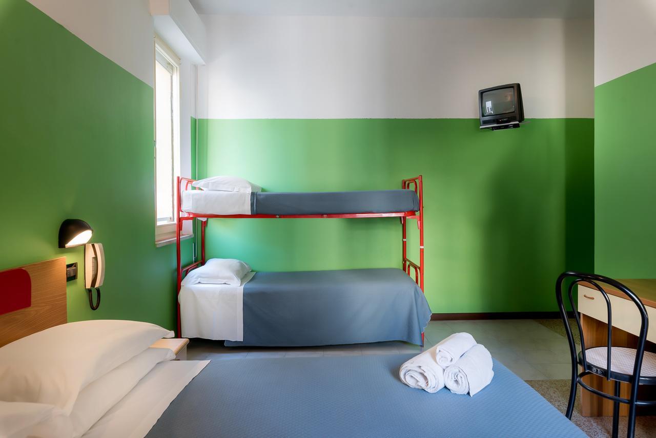 Hot n' Fun Berna Hotel Rimini Esterno foto